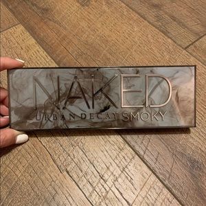 Naked smoky pallet